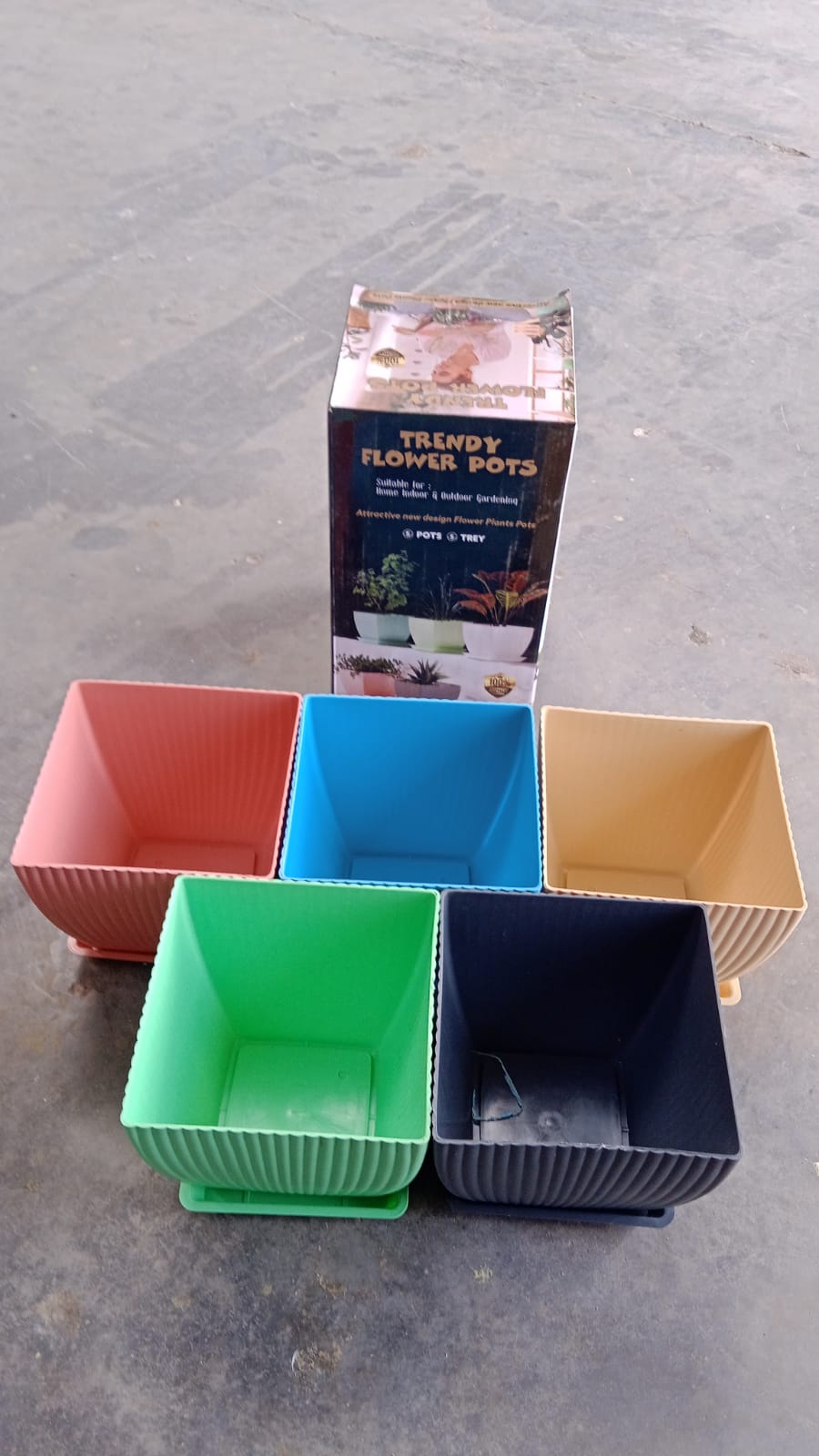 Trendy Square Plastic Flower Pots Set of 5 Trendy Square Plastic Flower Pots Set of 5